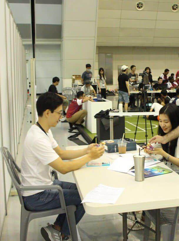 توزیع کمیک استریپ های اسلام کمیکز در مسابقات رباتیک کره جنوبی