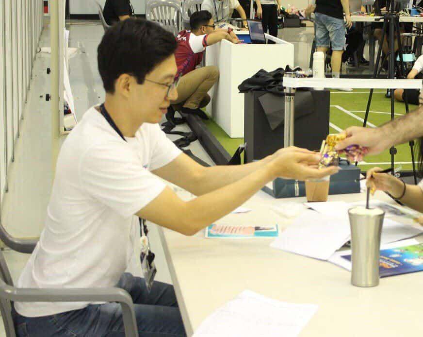 توزیع کمیک استریپ های اسلام کمیکز در مسابقات رباتیک کره جنوبی