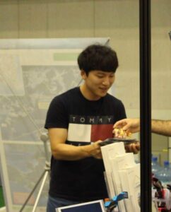 توزیع کمیک استریپ های اسلام کمیکز در مسابقات رباتیک کره جنوبی