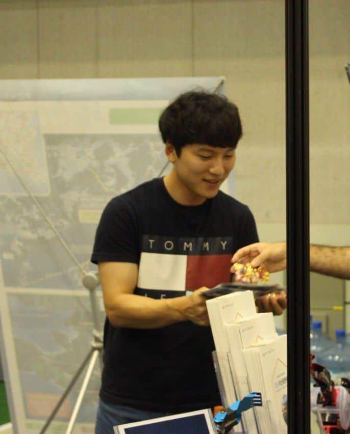 توزیع کمیک استریپ های اسلام کمیکز در مسابقات رباتیک کره جنوبی