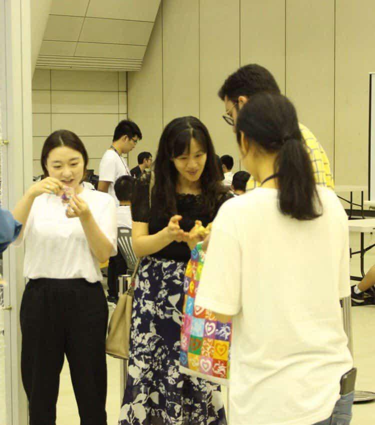 توزیع کمیک استریپ های اسلام کمیکز در مسابقات رباتیک کره جنوبی