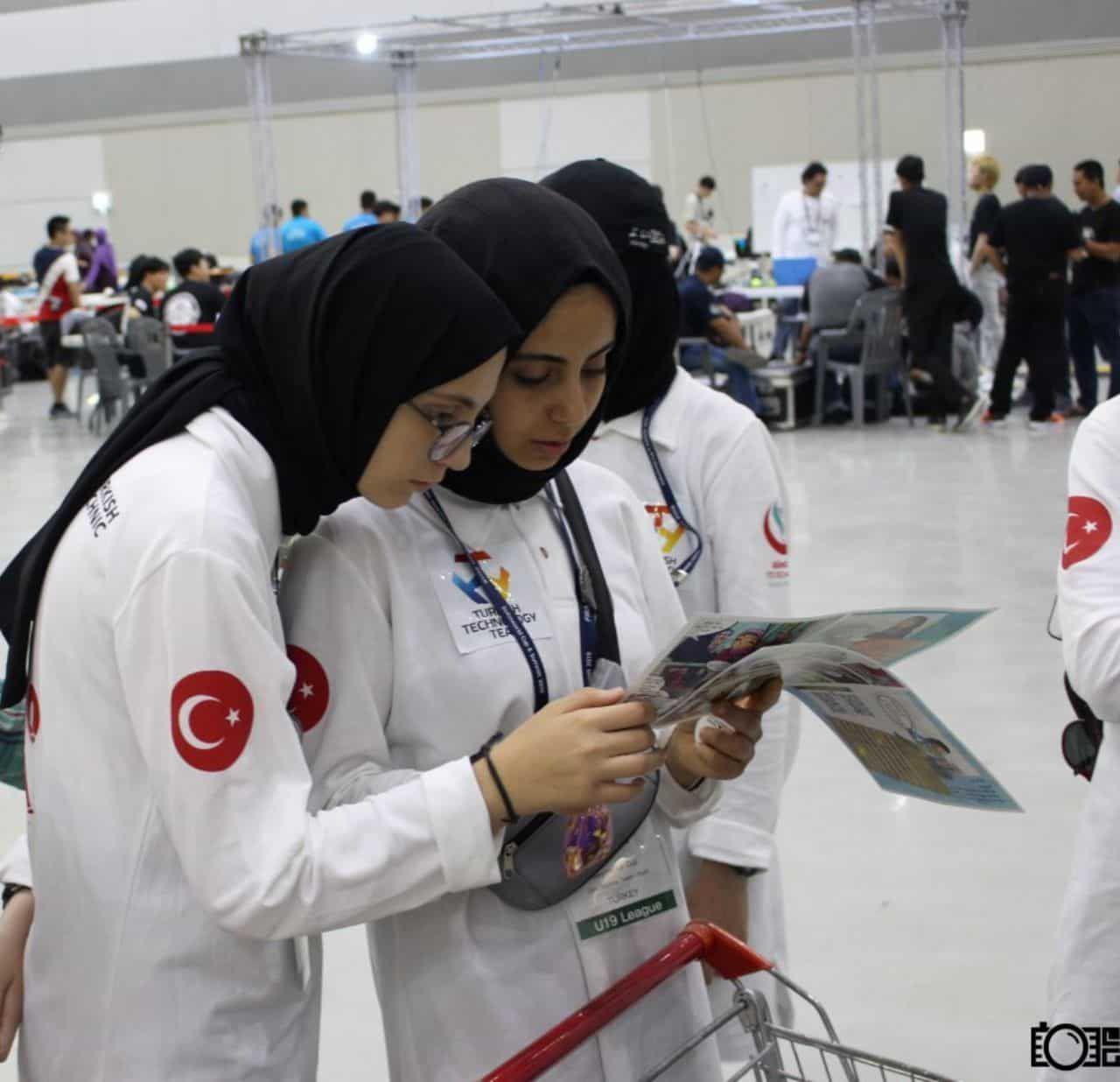 توزیع کمیک استریپ های اسلام کمیکز در مسابقات رباتیک کره جنوبی